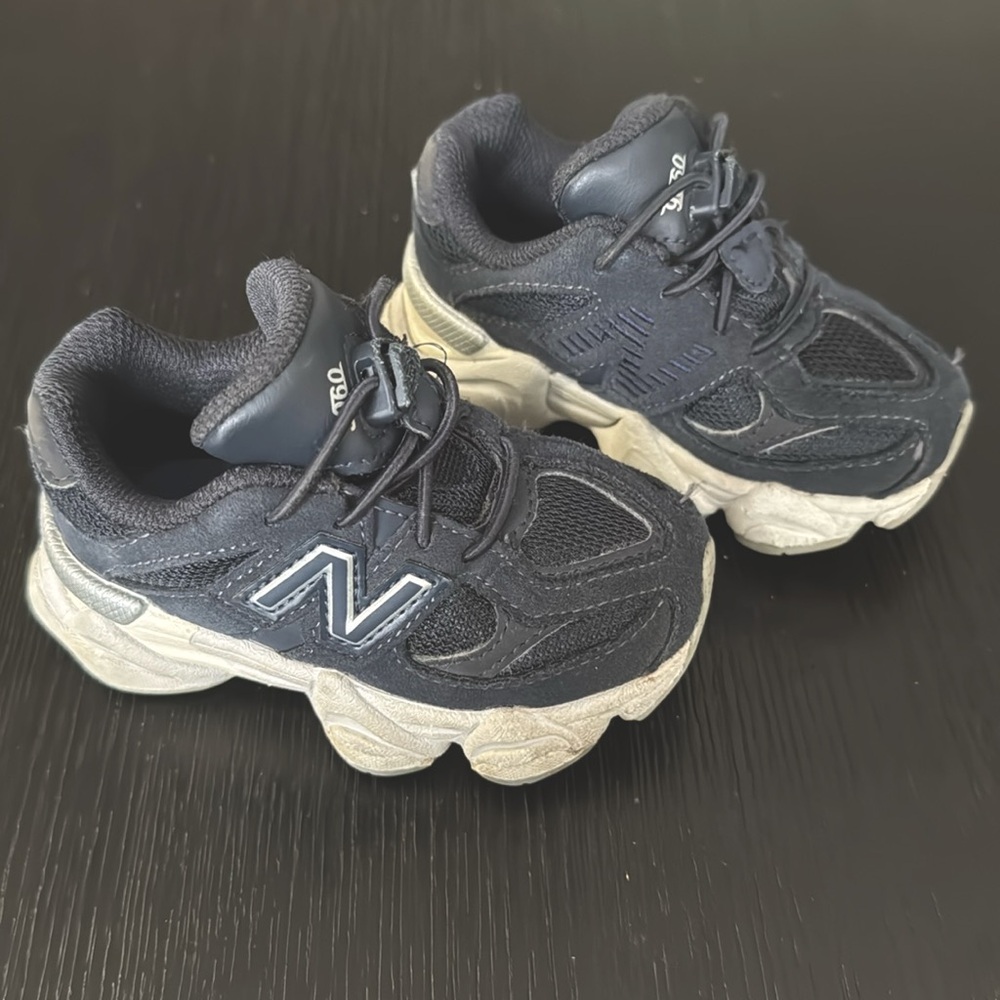 New Balance 9060 (Navy Blue)